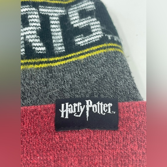 HARRY POTTER: Hogwarts Unisex Knit Hat. Pom Pom top - Picture 5 of 9